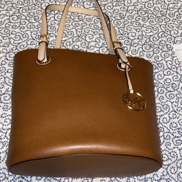 Michael Kors - Picture 2 of 9